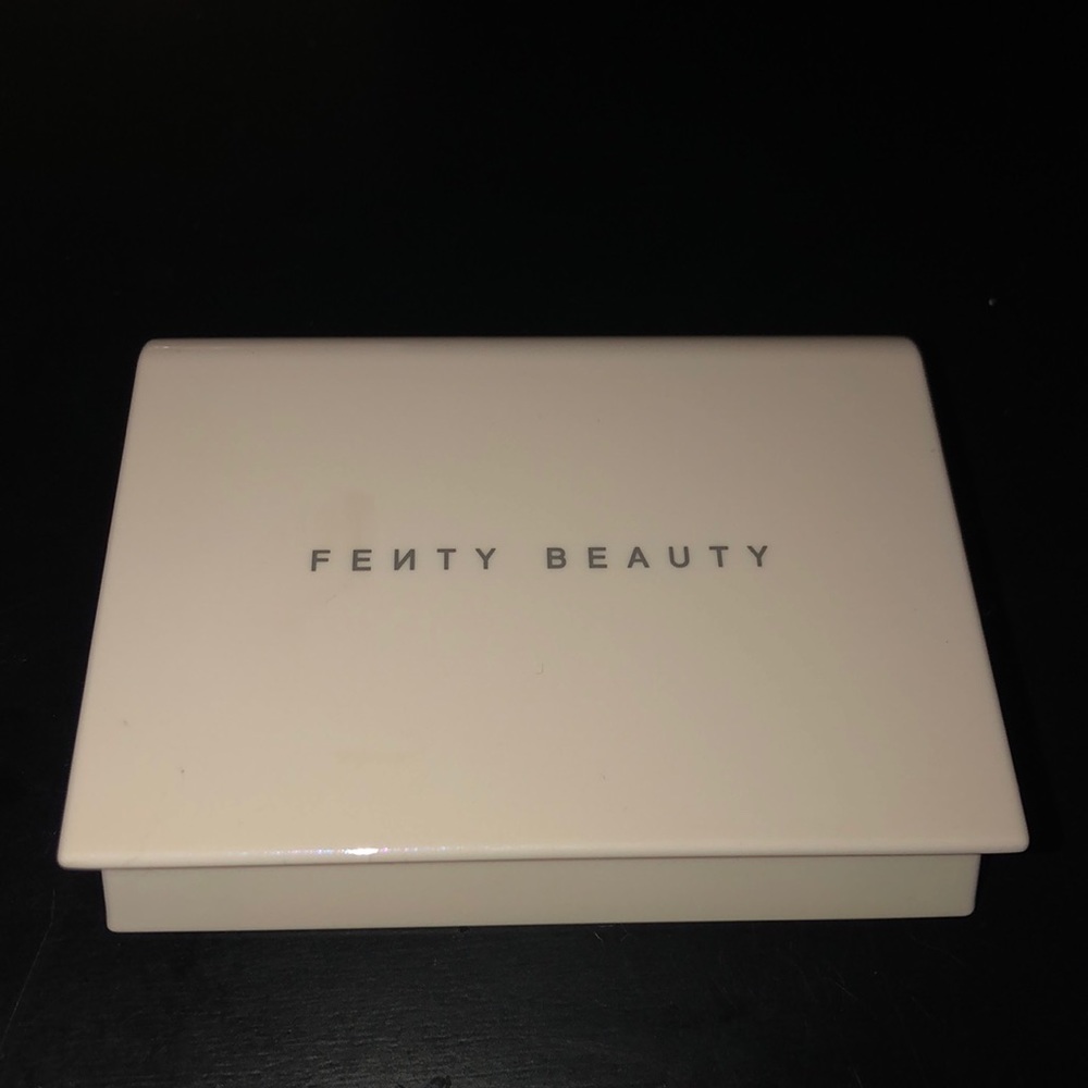 Fenty Beauty blotting powder
